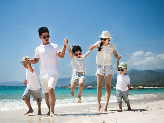 Phơi đồ đi biển ở nơi râm mát để bảo quản chất liệu tốt